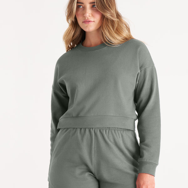 The Cropped Sweatshirt – The Standard Stitch